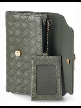 Time and Tru Olive Green Woven Wallet with ID Chain NWT